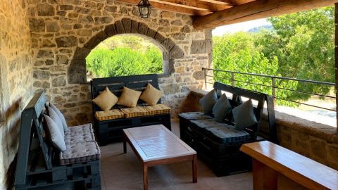 La terrasse couverte.