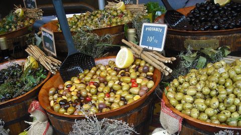 Olives sur le marché en Ardèche